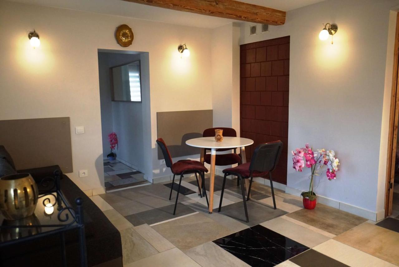 "Trakaitis" Nameliai Hotel Buitenkant foto